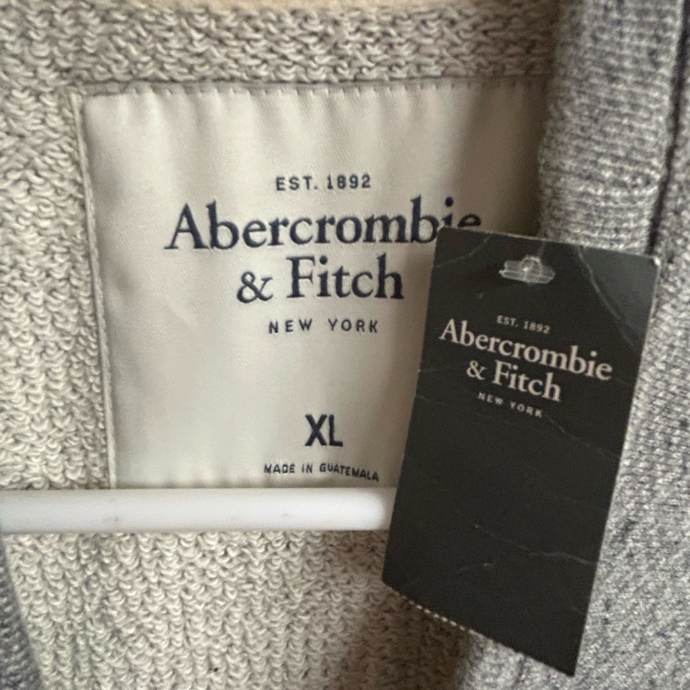 Abercrombie & Fitch Gray Crewneck Sweater - Picture 3 of 4